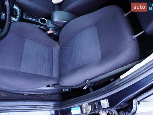 Черный Форд Мондео, объемом двигателя 2 л и пробегом 294 тыс. км за 3899 $, фото 23 на Automoto.ua