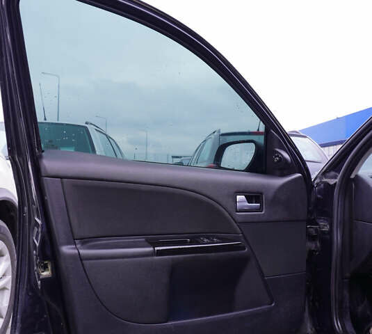 Черный Форд Мондео, объемом двигателя 2 л и пробегом 294 тыс. км за 3899 $, фото 17 на Automoto.ua