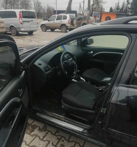 Черный Форд Мондео, объемом двигателя 2 л и пробегом 290 тыс. км за 1750 $, фото 5 на Automoto.ua