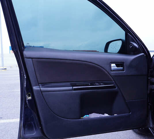 Черный Форд Мондео, объемом двигателя 2 л и пробегом 294 тыс. км за 3899 $, фото 16 на Automoto.ua