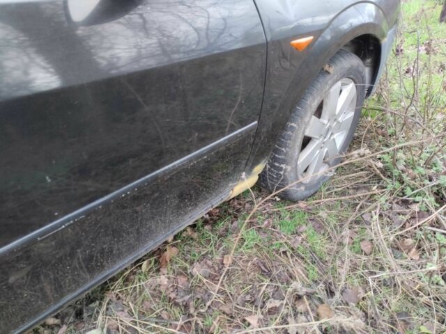 Черный Форд Мондео, объемом двигателя 2 л и пробегом 263 тыс. км за 2600 $, фото 3 на Automoto.ua