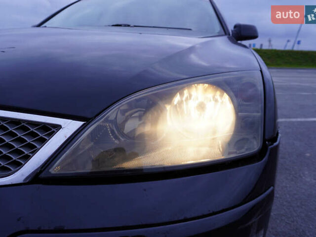 Черный Форд Мондео, объемом двигателя 2 л и пробегом 294 тыс. км за 3899 $, фото 4 на Automoto.ua