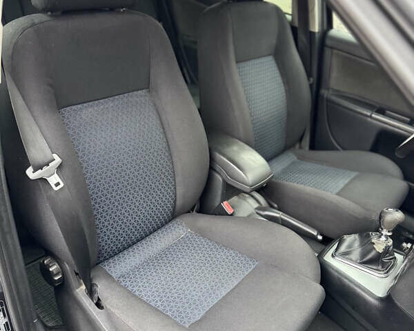 Черный Форд Мондео, объемом двигателя 1.98 л и пробегом 315 тыс. км за 3700 $, фото 13 на Automoto.ua