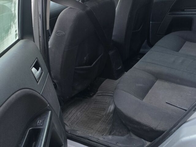 Чорний Форд Мондео, об'ємом двигуна 2 л та пробігом 333 тис. км за 1799 $, фото 12 на Automoto.ua