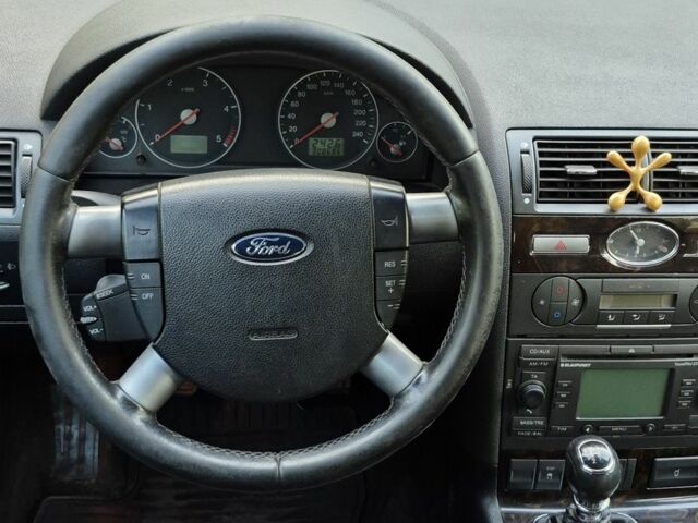 Черный Форд Мондео, объемом двигателя 0 л и пробегом 309 тыс. км за 5000 $, фото 6 на Automoto.ua