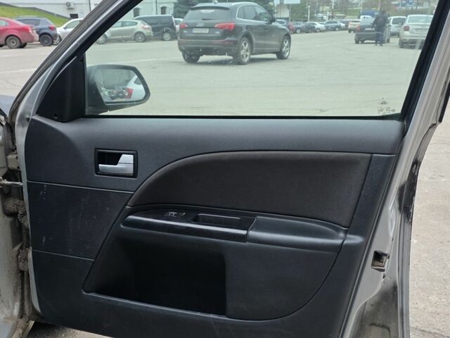 Чорний Форд Мондео, об'ємом двигуна 2 л та пробігом 333 тис. км за 1799 $, фото 20 на Automoto.ua