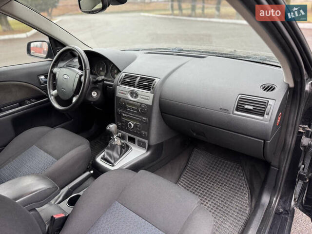 Черный Форд Мондео, объемом двигателя 1.98 л и пробегом 315 тыс. км за 3700 $, фото 12 на Automoto.ua