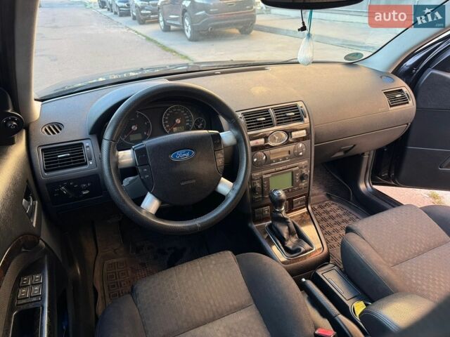 Черный Форд Мондео, объемом двигателя 2 л и пробегом 400 тыс. км за 2550 $, фото 12 на Automoto.ua