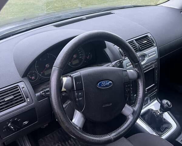 Черный Форд Мондео, объемом двигателя 2 л и пробегом 250 тыс. км за 3135 $, фото 12 на Automoto.ua