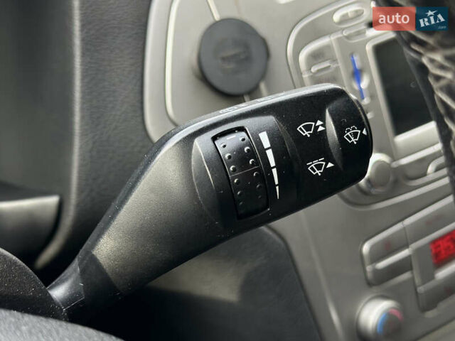 Чорний Форд Мондео, об'ємом двигуна 2 л та пробігом 265 тис. км за 8600 $, фото 40 на Automoto.ua