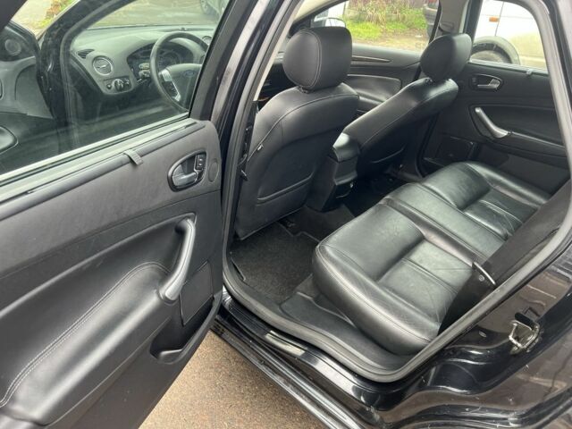 Черный Форд Мондео, объемом двигателя 2 л и пробегом 250 тыс. км за 3450 $, фото 6 на Automoto.ua