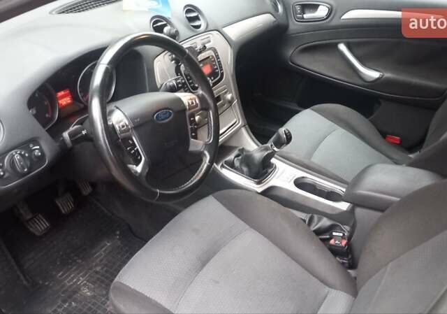 Черный Форд Мондео, объемом двигателя 1.8 л и пробегом 312 тыс. км за 5800 $, фото 3 на Automoto.ua