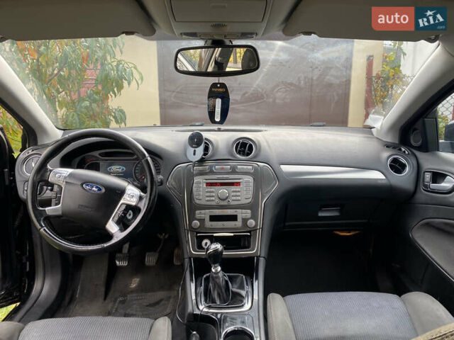 Черный Форд Мондео, объемом двигателя 1.8 л и пробегом 291 тыс. км за 6200 $, фото 5 на Automoto.ua