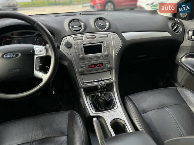 Чорний Форд Мондео, об'ємом двигуна 2 л та пробігом 265 тис. км за 8600 $, фото 42 на Automoto.ua