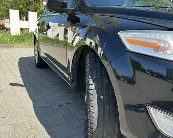 Чорний Форд Мондео, об'ємом двигуна 2 л та пробігом 269 тис. км за 7300 $, фото 5 на Automoto.ua