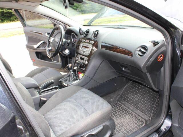 Чорний Форд Мондео, об'ємом двигуна 1.8 л та пробігом 295 тис. км за 4600 $, фото 11 на Automoto.ua