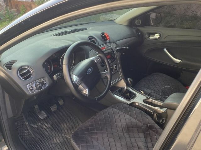 Черный Форд Мондео, объемом двигателя 2 л и пробегом 338 тыс. км за 4700 $, фото 7 на Automoto.ua