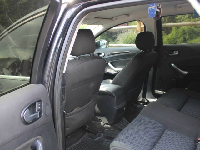 Чорний Форд Мондео, об'ємом двигуна 1.8 л та пробігом 295 тис. км за 4600 $, фото 6 на Automoto.ua