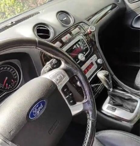 Черный Форд Мондео, объемом двигателя 2 л и пробегом 302 тыс. км за 2750 $, фото 3 на Automoto.ua