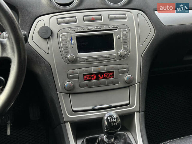 Чорний Форд Мондео, об'ємом двигуна 2 л та пробігом 265 тис. км за 8600 $, фото 43 на Automoto.ua