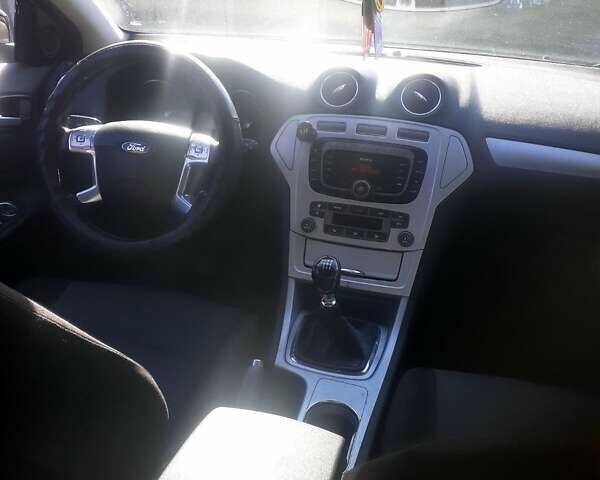 Чорний Форд Мондео, об'ємом двигуна 2 л та пробігом 288 тис. км за 5900 $, фото 5 на Automoto.ua