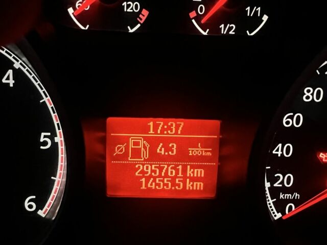 Чорний Форд Мондео, об'ємом двигуна 1.8 л та пробігом 295 тис. км за 4600 $, фото 17 на Automoto.ua