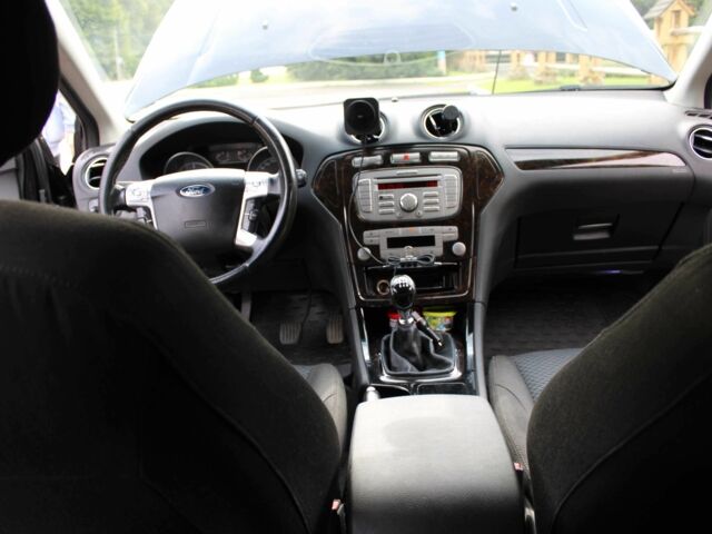 Чорний Форд Мондео, об'ємом двигуна 1.8 л та пробігом 295 тис. км за 4600 $, фото 9 на Automoto.ua