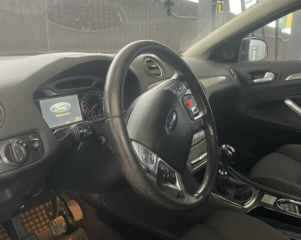 Черный Форд Мондео, объемом двигателя 2 л и пробегом 290 тыс. км за 6600 $, фото 16 на Automoto.ua