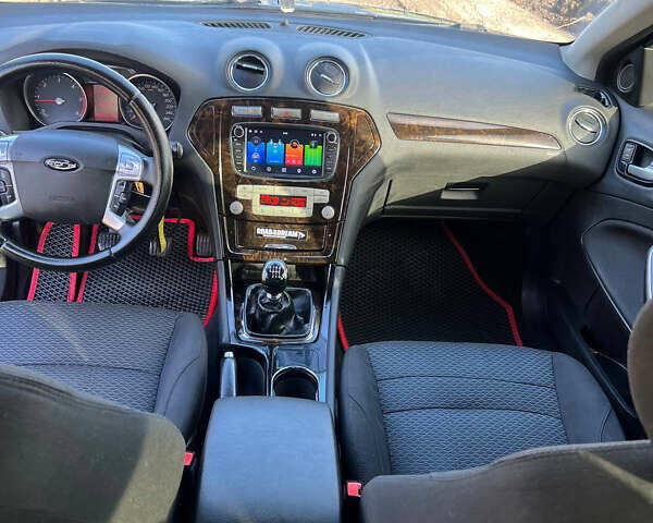 Черный Форд Мондео, объемом двигателя 2 л и пробегом 250 тыс. км за 6750 $, фото 12 на Automoto.ua