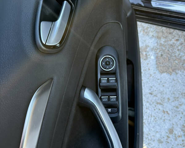 Чорний Форд Мондео, об'ємом двигуна 2 л та пробігом 296 тис. км за 7700 $, фото 11 на Automoto.ua