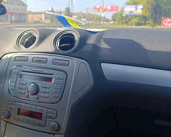 Черный Форд Мондео, объемом двигателя 1.8 л и пробегом 337 тыс. км за 5500 $, фото 17 на Automoto.ua