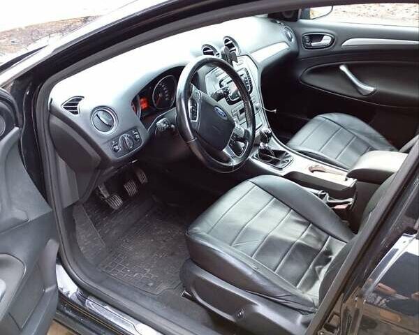 Черный Форд Мондео, объемом двигателя 2 л и пробегом 217 тыс. км за 6700 $, фото 2 на Automoto.ua