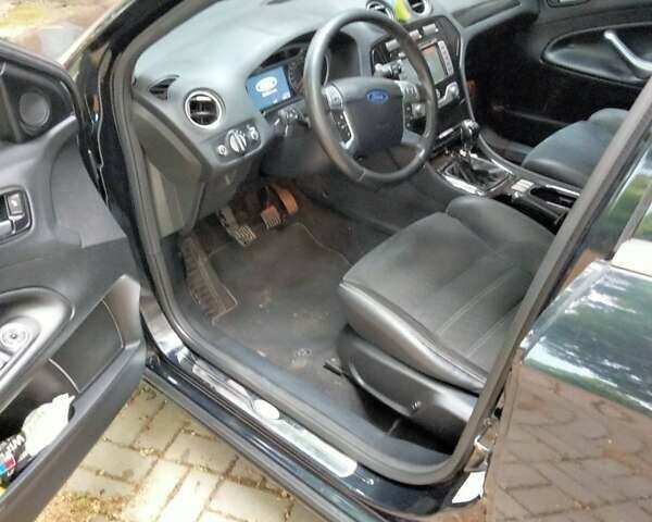 Черный Форд Мондео, объемом двигателя 2.18 л и пробегом 340 тыс. км за 8800 $, фото 15 на Automoto.ua