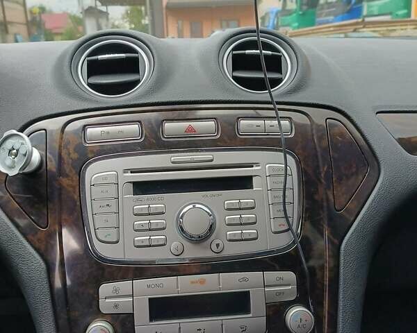 Черный Форд Мондео, объемом двигателя 1.8 л и пробегом 345 тыс. км за 6800 $, фото 24 на Automoto.ua