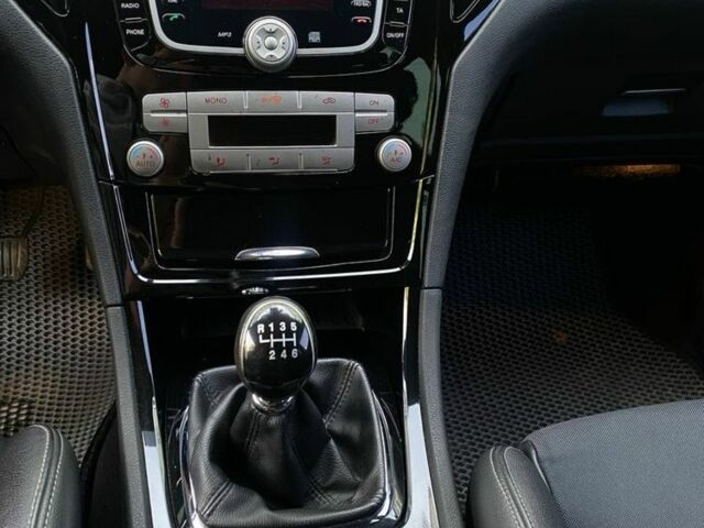 Черный Форд Мондео, объемом двигателя 2 л и пробегом 238 тыс. км за 7850 $, фото 16 на Automoto.ua