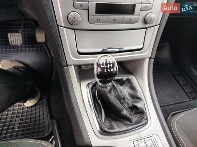 Чорний Форд Мондео, об'ємом двигуна 2 л та пробігом 286 тис. км за 6300 $, фото 17 на Automoto.ua