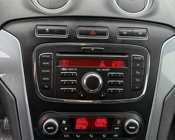 Черный Форд Мондео, объемом двигателя 2 л и пробегом 315 тыс. км за 4300 $, фото 30 на Automoto.ua