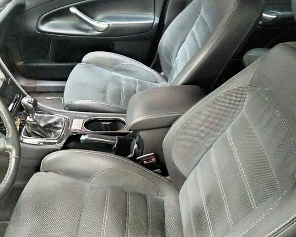 Черный Форд Мондео, объемом двигателя 2.18 л и пробегом 340 тыс. км за 8800 $, фото 4 на Automoto.ua