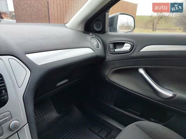 Чорний Форд Мондео, об'ємом двигуна 2 л та пробігом 286 тис. км за 6300 $, фото 19 на Automoto.ua