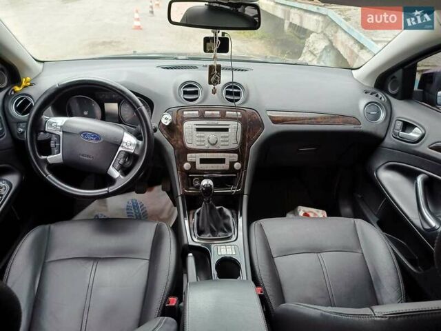 Черный Форд Мондео, объемом двигателя 1.8 л и пробегом 345 тыс. км за 6800 $, фото 16 на Automoto.ua