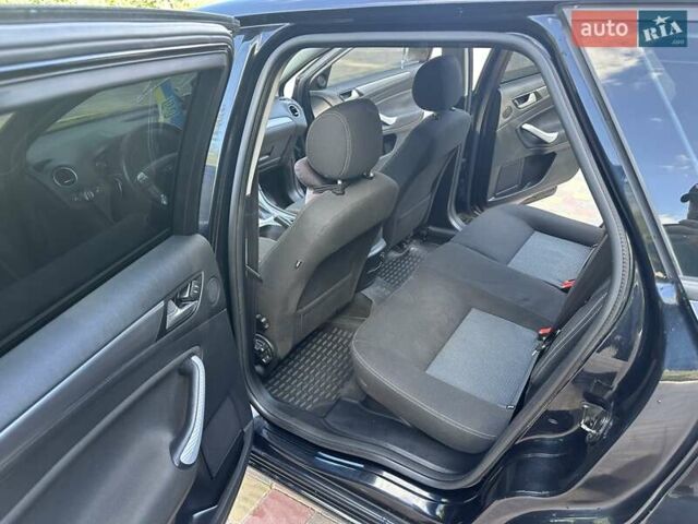 Черный Форд Мондео, объемом двигателя 2 л и пробегом 280 тыс. км за 7100 $, фото 5 на Automoto.ua