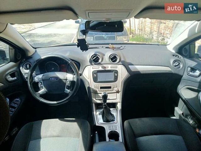 Чорний Форд Мондео, об'ємом двигуна 2 л та пробігом 340 тис. км за 7100 $, фото 2 на Automoto.ua