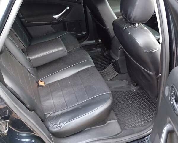 Черный Форд Мондео, объемом двигателя 2 л и пробегом 217 тыс. км за 6700 $, фото 6 на Automoto.ua