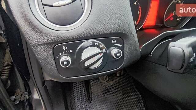 Чорний Форд Мондео, об'ємом двигуна 1.56 л та пробігом 277 тис. км за 8200 $, фото 26 на Automoto.ua