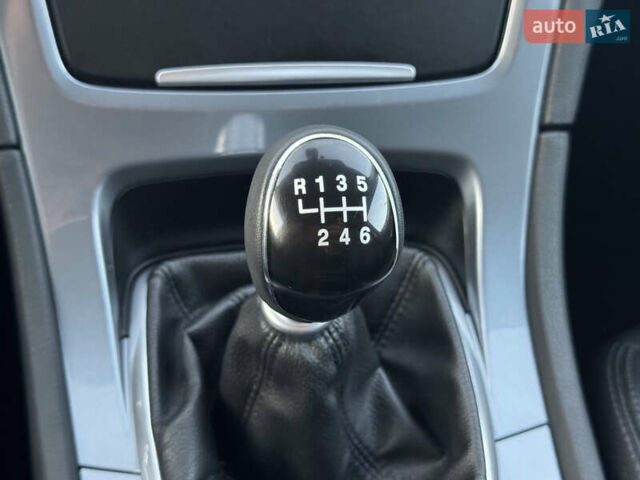 Черный Форд Мондео, объемом двигателя 1.6 л и пробегом 232 тыс. км за 8899 $, фото 57 на Automoto.ua