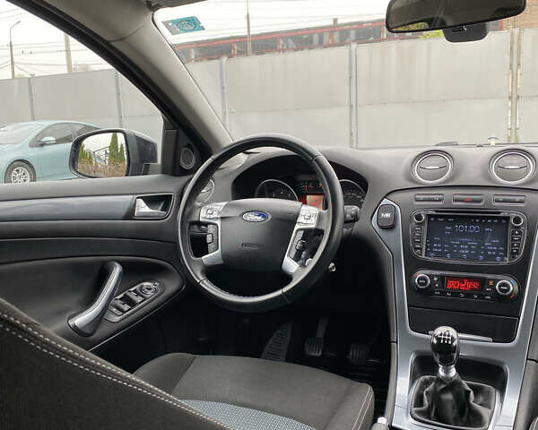 Чорний Форд Мондео, об'ємом двигуна 1.6 л та пробігом 190 тис. км за 7100 $, фото 49 на Automoto.ua