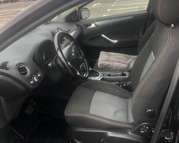 Черный Форд Мондео, объемом двигателя 2 л и пробегом 320 тыс. км за 8200 $, фото 5 на Automoto.ua