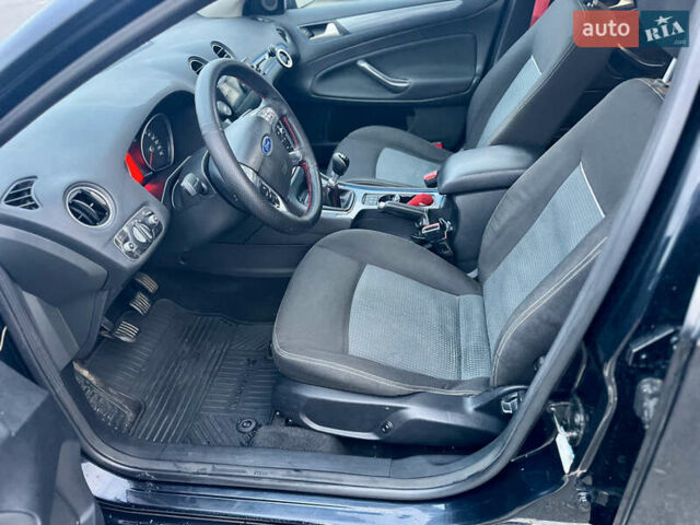 Черный Форд Мондео, объемом двигателя 1.56 л и пробегом 380 тыс. км за 5900 $, фото 8 на Automoto.ua