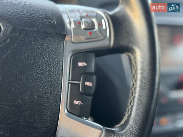 Черный Форд Мондео, объемом двигателя 1.6 л и пробегом 232 тыс. км за 8899 $, фото 48 на Automoto.ua