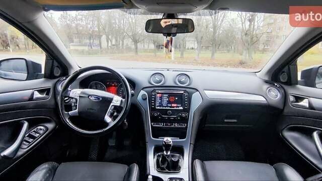 Чорний Форд Мондео, об'ємом двигуна 1.56 л та пробігом 277 тис. км за 8200 $, фото 2 на Automoto.ua